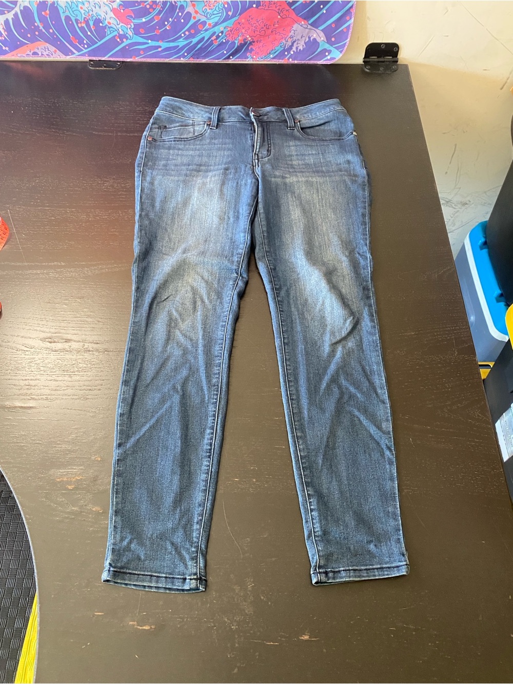 1822 Denim Women's Skinny Jeans in Medium Blue Wash